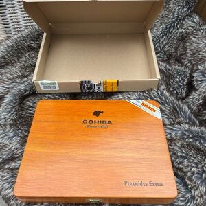 Authentic Cohiba Pirámides Extra box set